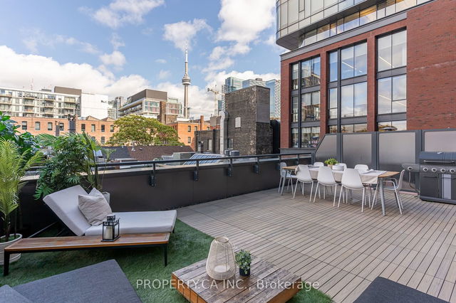 302 - 501 Adelaide Street