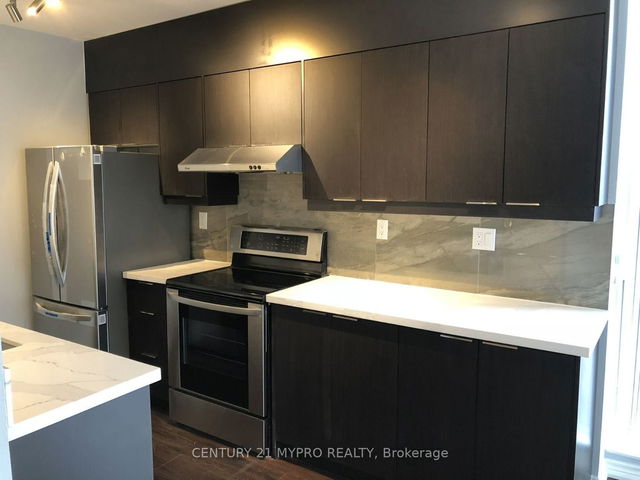 1711 - 736 Bay Street