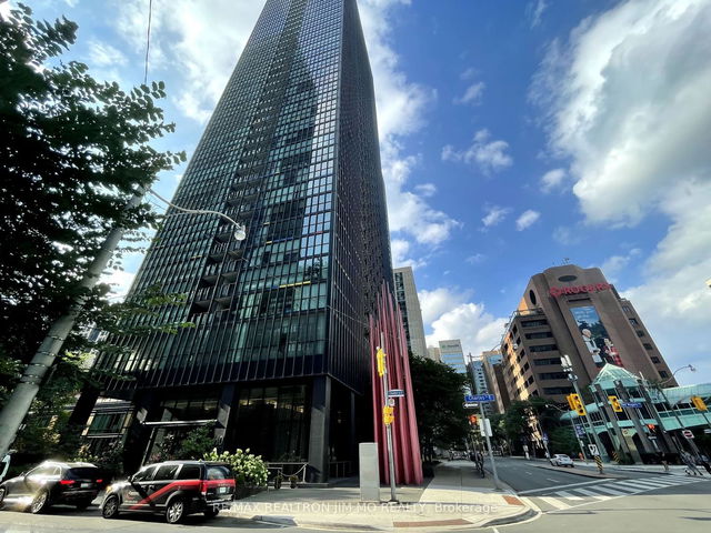 3906 - 110 Charles Street