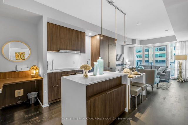 1812 - 1 Bloor Street