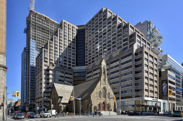 2202 - 175 Cumberland Street