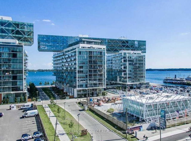 901 - 29 Queens Quay