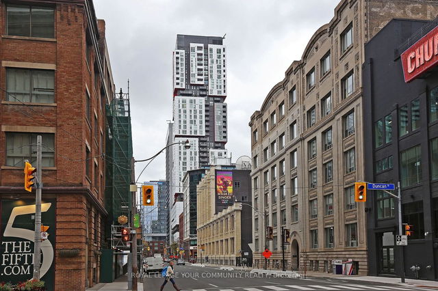 1212 - 318 Richmond Street