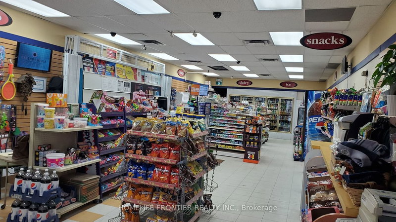 33 The Links Rd, Toronto, M2P 1T7 | Image 2