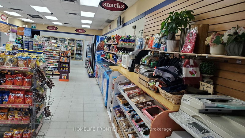 33 The Links Rd, Toronto, M2P 1T7 | Image 3