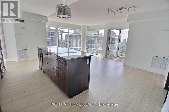 1802 - 2191 Yonge Street