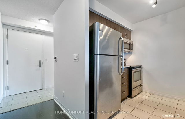1810 - 275 Yorkland Road
