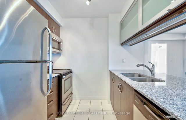 1810 - 275 Yorkland Road
