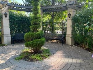 818 - 16 Dallimore Circle