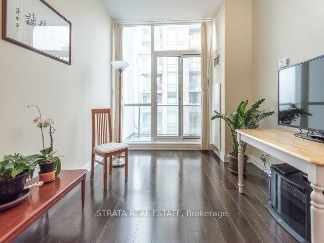 Ph04 - 530 St Clair Avenue