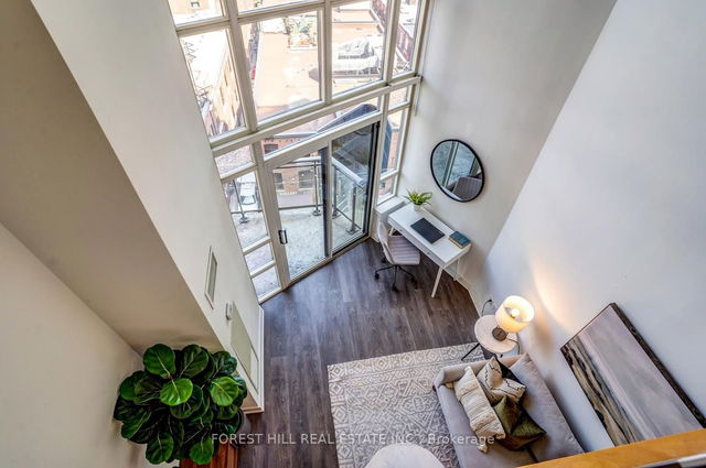 816 - 255 Richmond Street