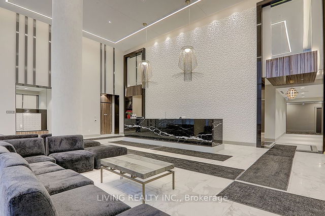 402 - 38 Forest Manor Road