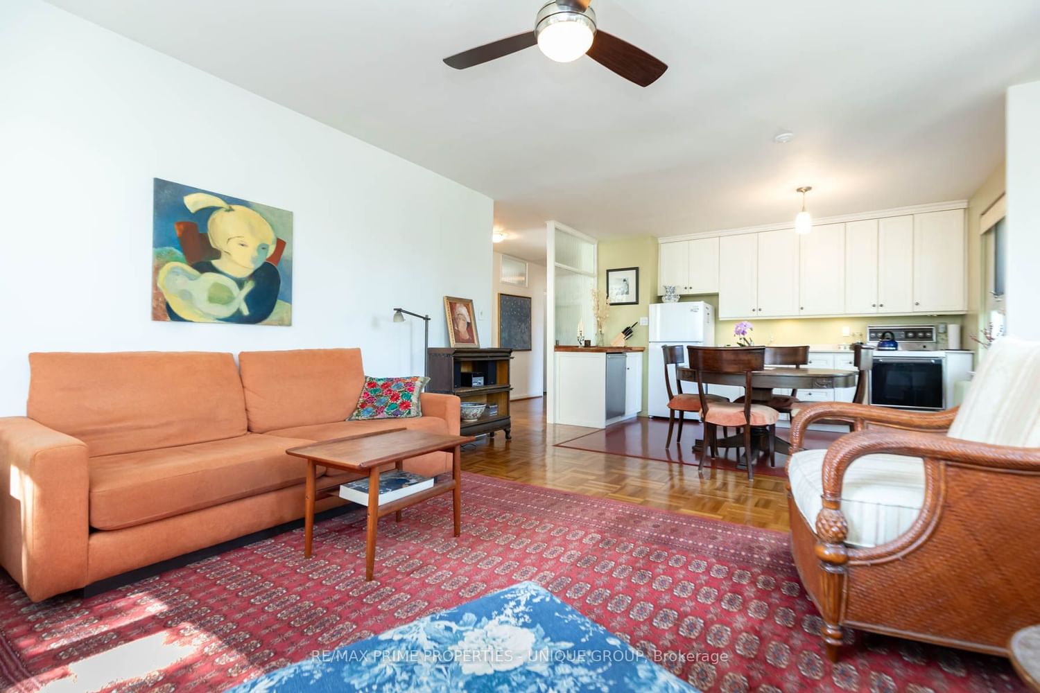Listing Image 4