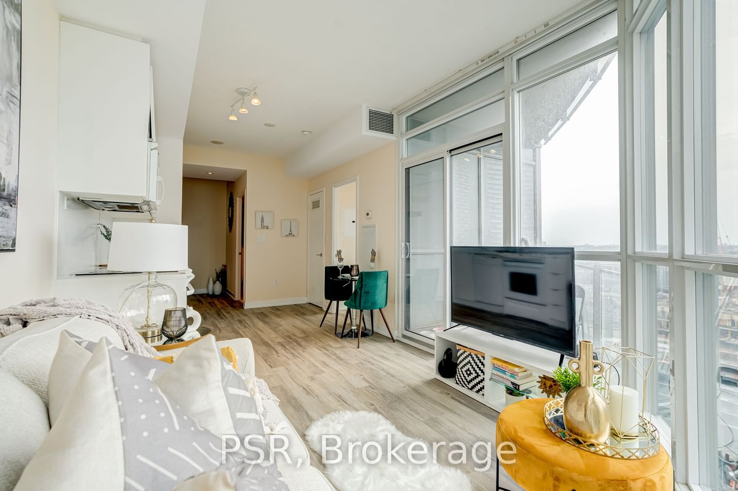 Listing Image 5