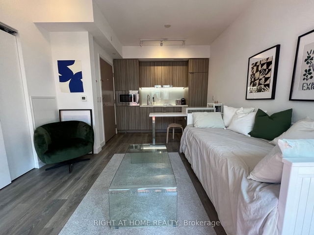 1116 - 215 Queen Street