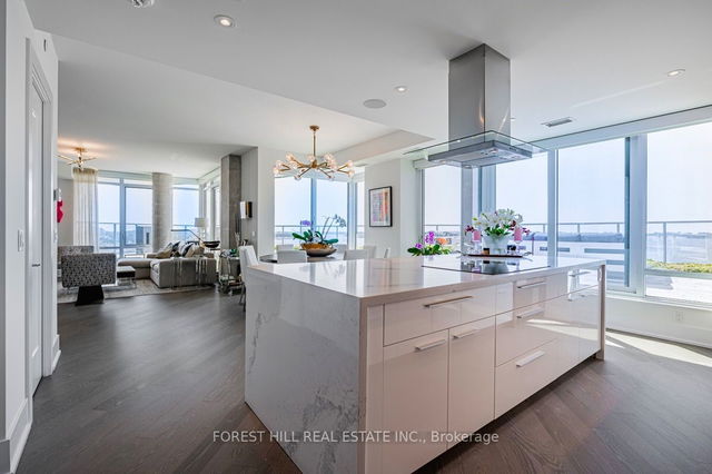716 - 1 Edgewater Drive