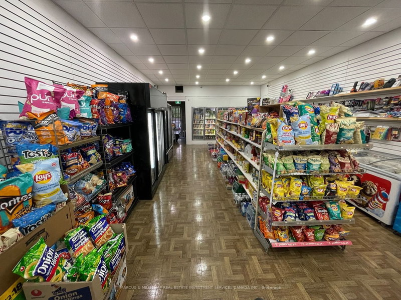 963 Eglinton Ave W, Toronto, M6C 2C4 | Image 2