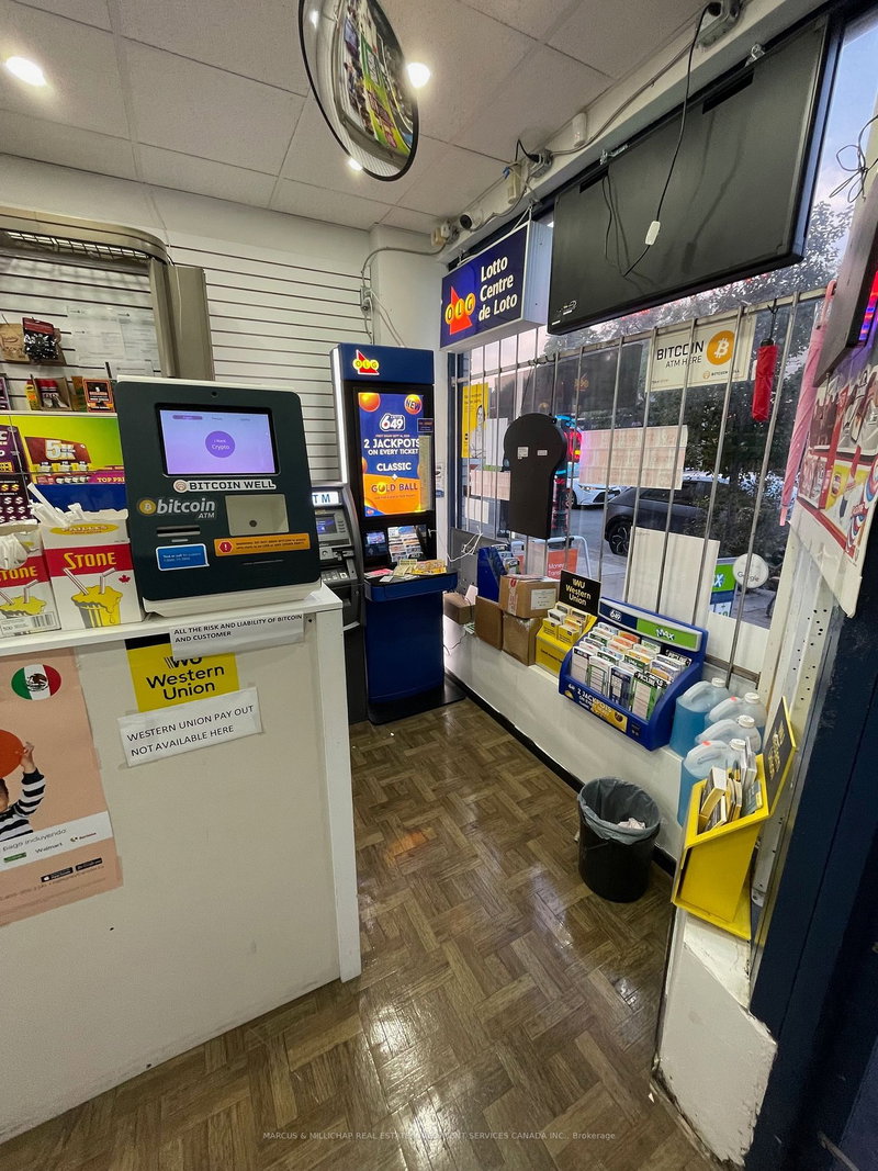 963 Eglinton Ave W, Toronto, M6C 2C4 | Image 3