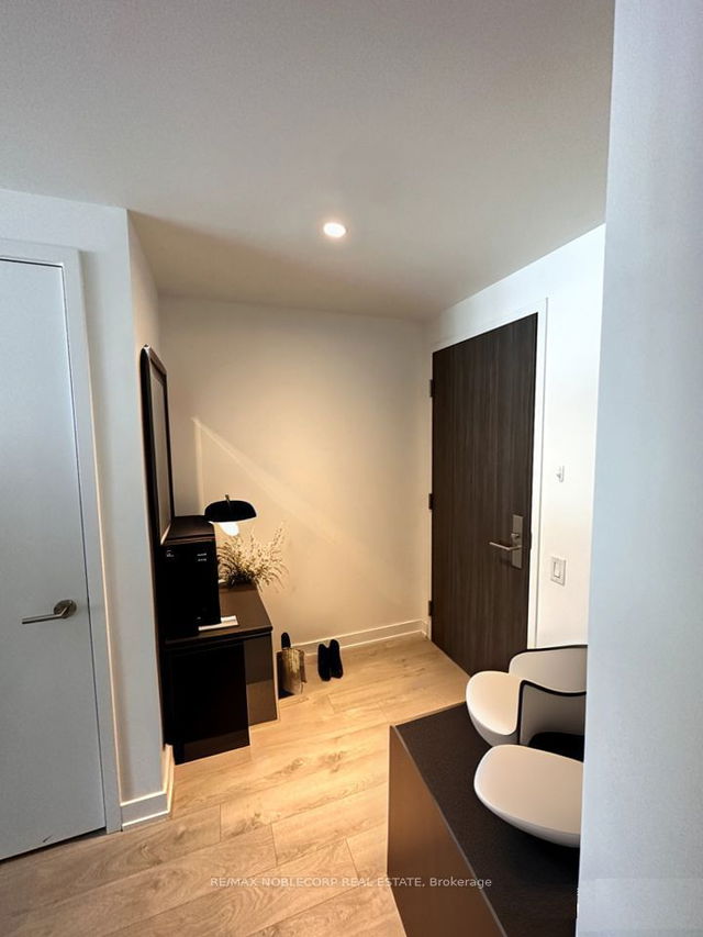 2012 - 185 Roehampton Avenue