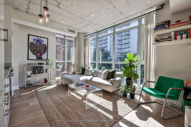 205 - 707 Dovercourt Road