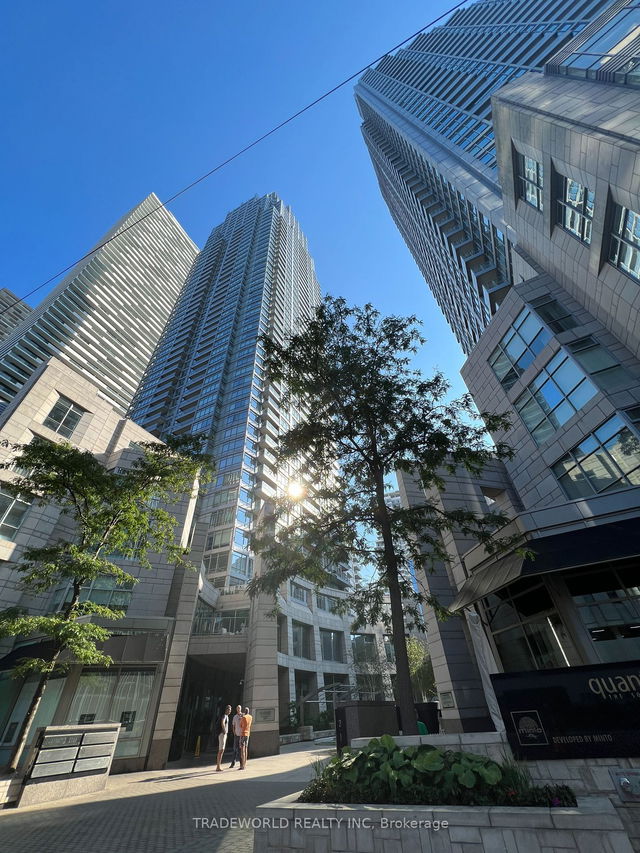 1606 - 2191 Yonge Street
