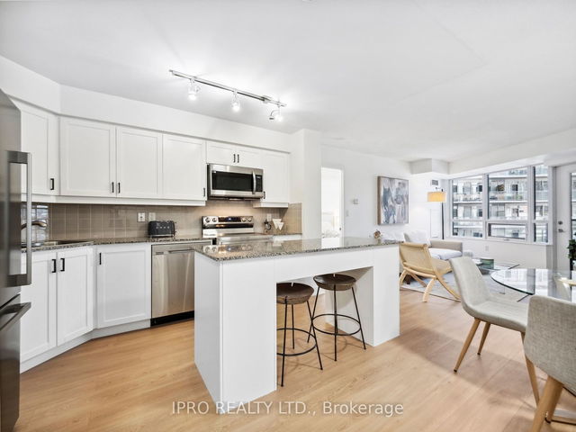 1601 - 20 Blue Jays Way