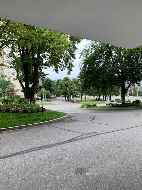411 - 10 Parkway Forest Drive
