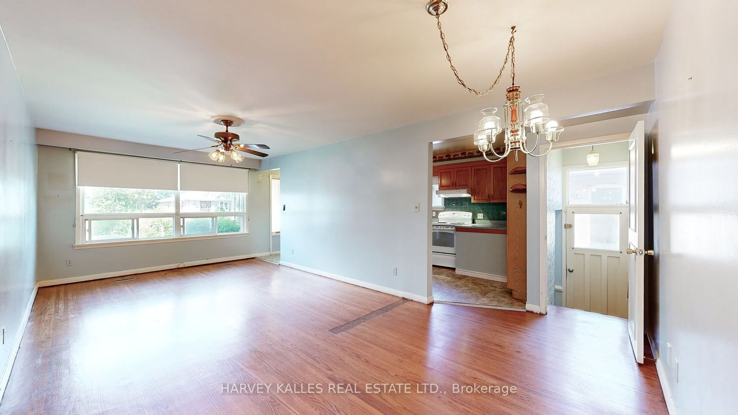 Listing Image 4