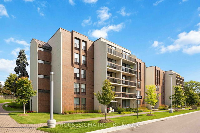 305 - 10 Fashion Roseway Row
