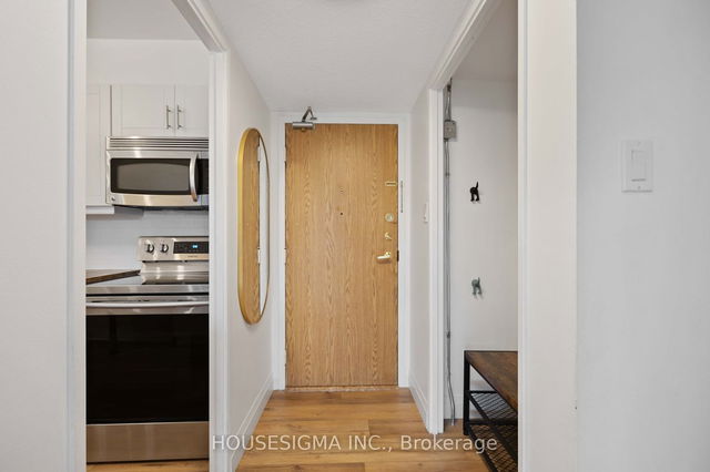 305 - 10 Fashion Roseway Row