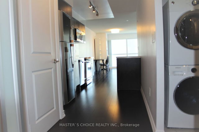 901 - 386 Yonge Street