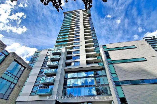 702 - 285 Mutual Street