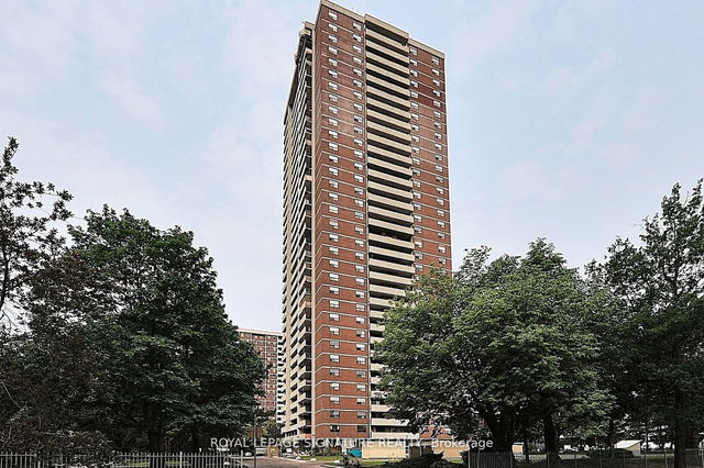 702 - 10 Tangreen Court