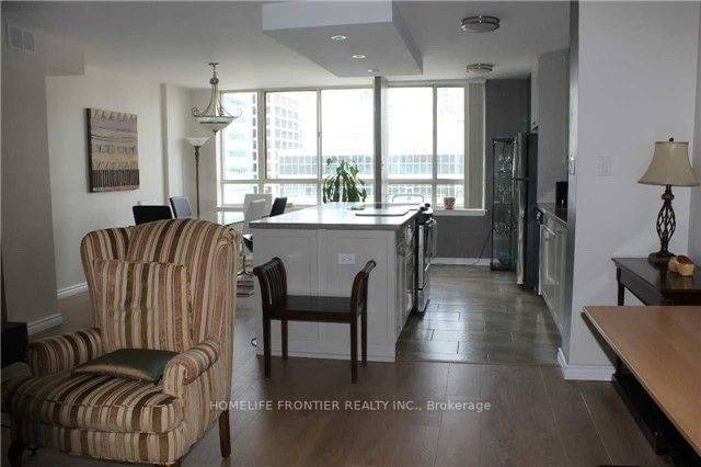 2521 - 633 Bay Street