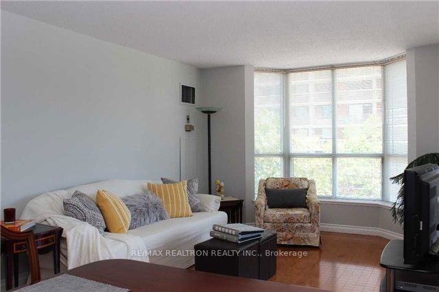 313 - 11 Thorncliffe Park Drive
