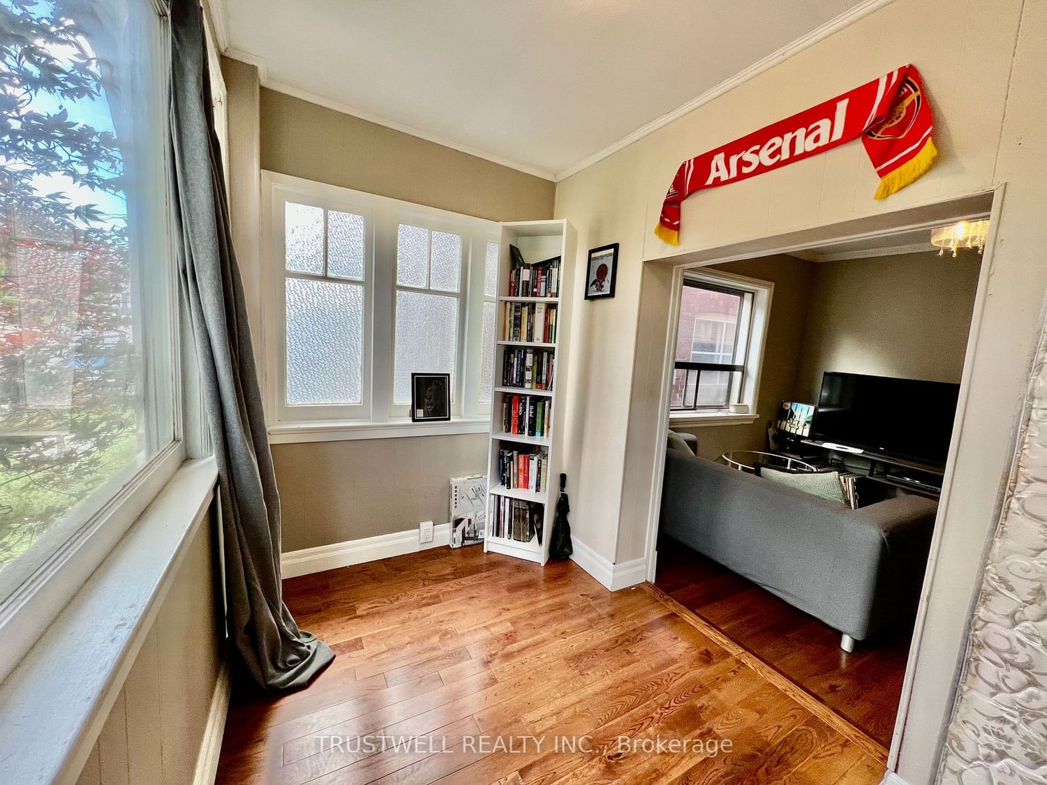 Listing Image 5