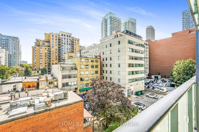 515 - 161 Roehampton Avenue