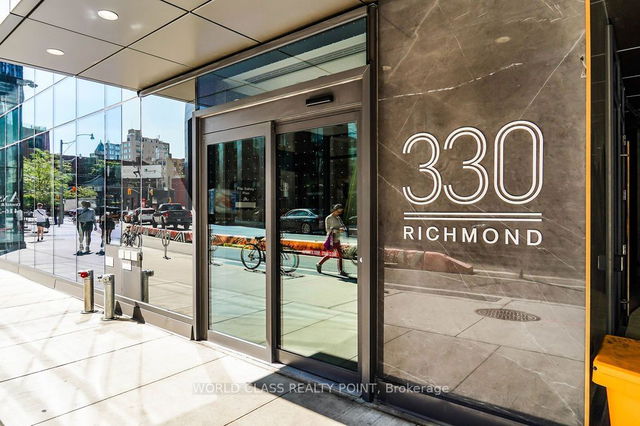 1711 - 330 Richmond Street