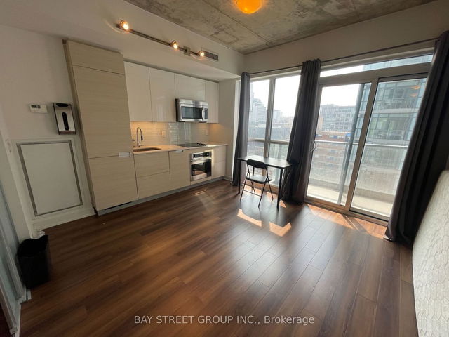 1012 - 210 Simcoe Street