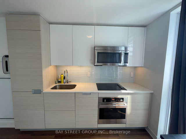 1012 - 210 Simcoe Street