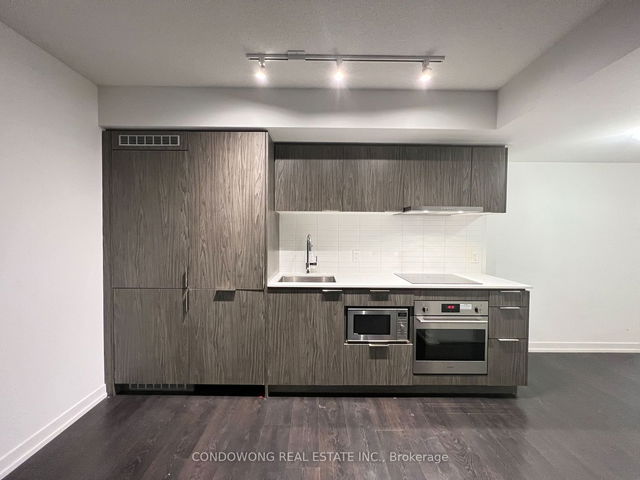 1006 - 60 Shuter Street