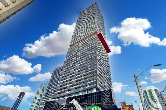 2004 - 8 Eglinton Avenue