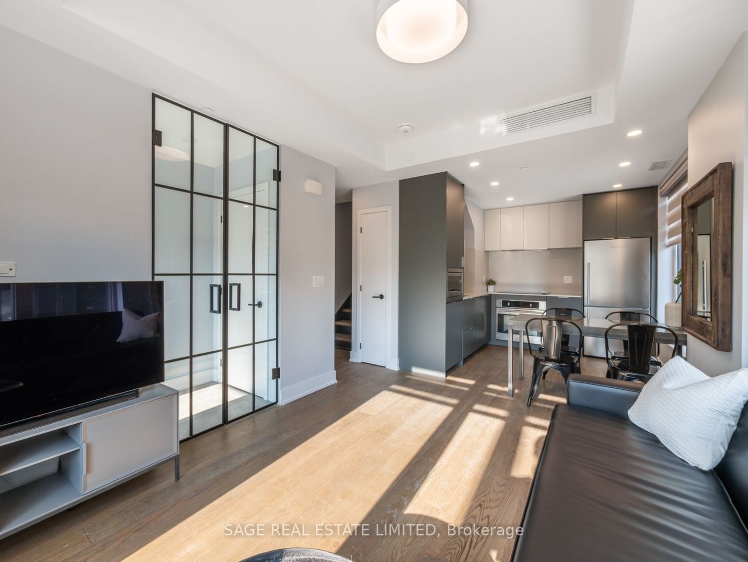 Listing Image 5