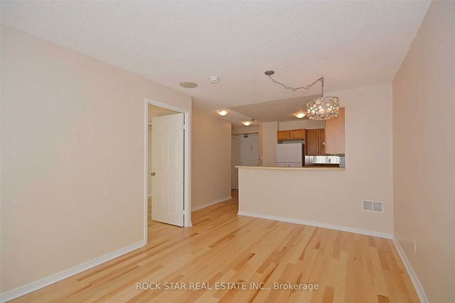 425 - 109 Front Street