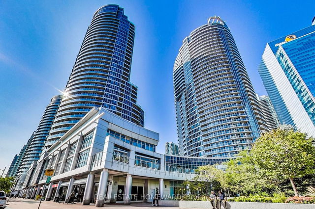 PH01 - 208 Queens Quay