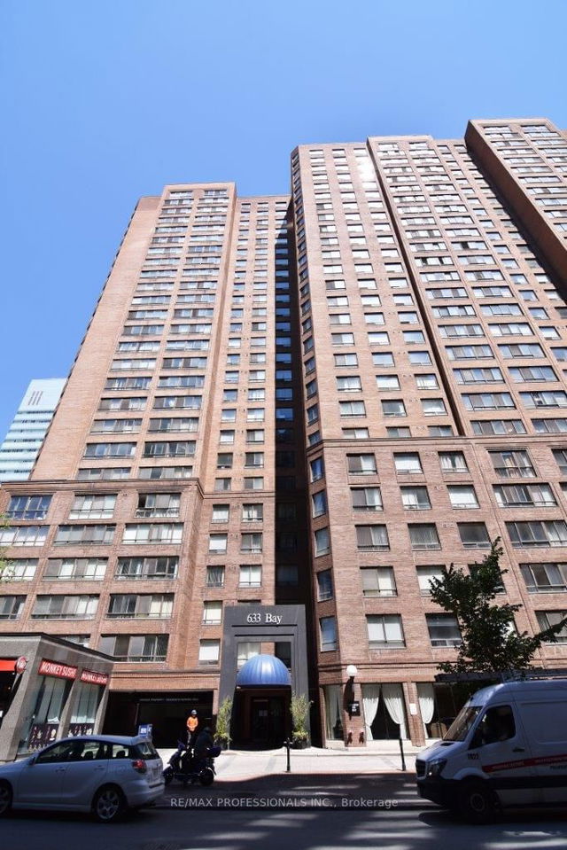 808 - 633 Bay Street