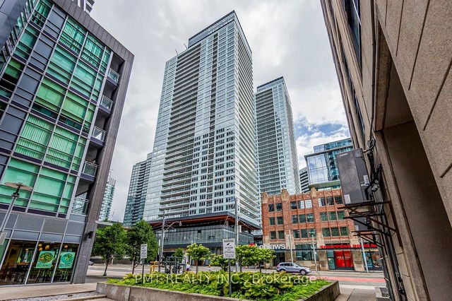 906 - 19 Bathurst Street