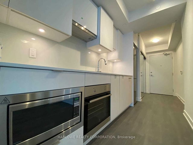 901 St - 195 Redpath Avenue