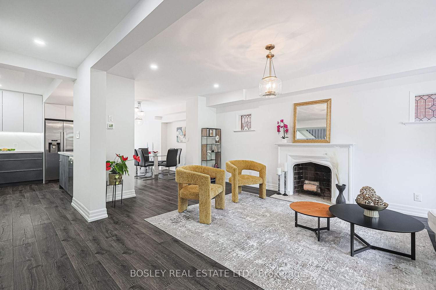 Listing Image 4