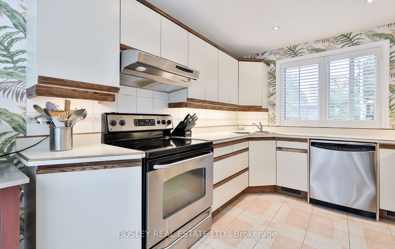 Listing Image 14